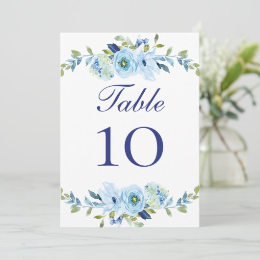 Cartes de numéro de table de mariage floral bleu-v (Debout devant)