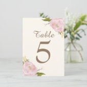 Cartes de numéros de table de mariage aux pivoines (Debout devant)
