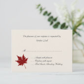 Cartes de réponse Mariage Red Fall Leaf (Debout devant)