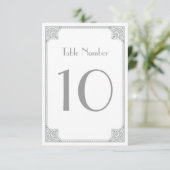 Cartes de table de mariage Art Déco argentées - Él (Debout devant)