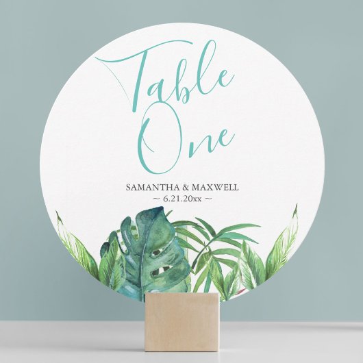 Cartes de table de mariage sur la plage tropicale