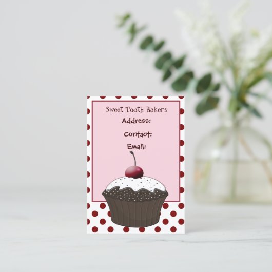 cartes de visite de cupcake doux à la cerise migno (Debout devant)