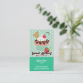 Cartes de visite de petit gâteau de cerise et de (Debout devant)