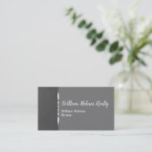 Cartes de visite du courtier immobilier classique (Debout devant)