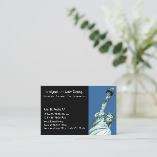 Cartes de visite du procureur de la loi de l'immig (Debout devant)