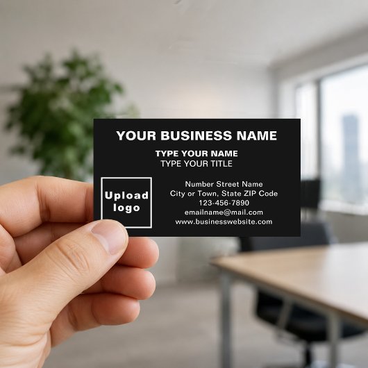 Cartes de visite noires alignées au centre