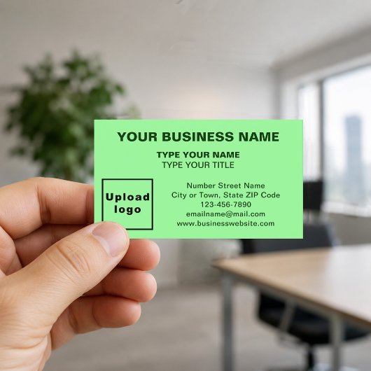 Cartes de visite vert clair alignées au centre