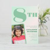 Cartes d'invitation d'anniversaire 8 ans vertes Ph (Debout devant)