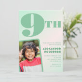 Cartes d'invitation d'anniversaire 9 ans vertes Ph (Debout devant)