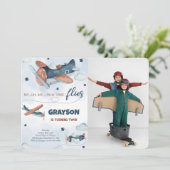 Cartes d'invitation d'anniversaire avec photo d'av (Debout devant)