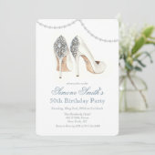 Cartes d'invitation d'anniversaire de chaussures à (Debout devant)