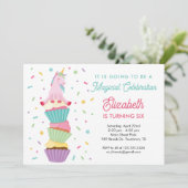 Cartes d'invitation d'anniversaire Festive Cupcake (Debout devant)