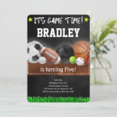 Cartes d'invitation d'anniversaire sportives (Debout devant)