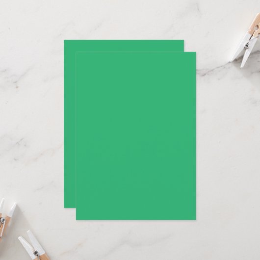 Cartes d'invitation minimalistes vertes | Élégante (Devant/Arrière en situation)
