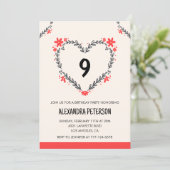 Cartes d'invitation pour son 9e anniversaire flora (Debout devant)