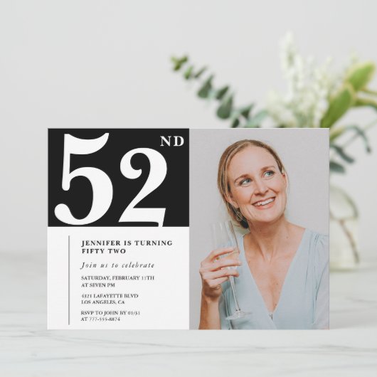 Cartes d'invitation pour un 52e anniversaire avec (Debout devant)