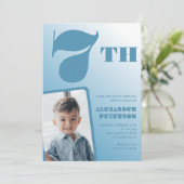 Cartes d'invitation pour un 7ème anniversaire avec (Debout devant)