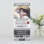 Cartes d'invitation pour une fête de bébé sur le t (Debout devant)