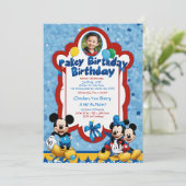 Cartes d'invitation pour une fête de naissance d'u (Debout devant)