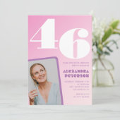 Cartes d'invitation rose groovy pour 46ème anniver (Debout devant)