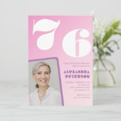 Cartes d'invitation rose Groovy pour 76e anniversa (Debout devant)