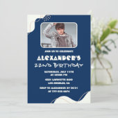 Cartes d'invitation simples pour les 22 ans Hommes (Debout devant)