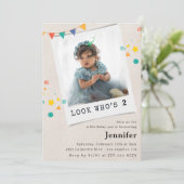 Cartes d'invitation simples pour les 2 ans avec ph (Debout devant)