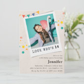 Cartes d'invitation simples pour un 14e anniversai (Debout devant)