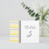 Cartes Numéro de table mariage Gris Jaune Chevron (Debout devant)