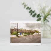 Cartes postales "Chalets, Irlande" (Debout devant)