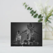 Cartes postales du London Tower Bridge noir et bla (Debout devant)