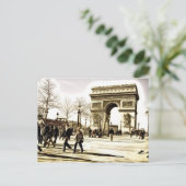 Cartes postales Paris - Arc de Triomphe (Debout devant)