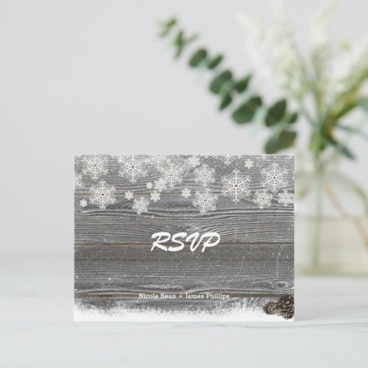 Cartes postales RSVP de mariage en bois rustique e (Debout devant)
