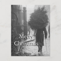 1915 : Un soldat portant un arbre de Noël