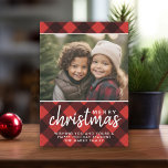 Cartes Pour Fêtes Annuelles 1 Photo Red Black Buffalo Plaid Joyeux Noël<br><div class="desc">Utilisez une photo horizontale — Faites un accueil de Noël Joyeux unique et tendance avec un motif en plaid rouge et noir rustique à l'avant et à l'arrière. Si vous avez besoin de déplacer quelque chose,  cliquez sur le bouton personnaliser pour apporter des modifications.</div>