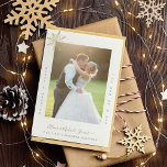 Cartes Pour Fêtes Annuelles 2 photos Premier Noël Monsieur et Madame mariés co<br><div class="desc">Merry moderne minimaliste et marié nouveau Mr et Mme mariage mariés 2 photos personnalisées modèle simple carte de Noël avec un style signature manuscrit style faux script de calligraphie or et un flocon de neige doré.                 Facile à personnaliser des deux côtés avec votre texte et vos images.</div>