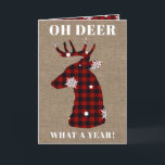 Cartes Pour Fêtes Annuelles 5x7 Funny Oh Deer Buffalo Plaid Burlap Noël<br><div class="desc">Cette drôle de carte de Noël dit OH DEER QUEL AN autour d'une tête de cerf de buffle. Le message sur l'insulte dit VOUS SOUHAITER DES JOURS DE VACANCES JEUX AVEC L'AMOUR ET LES HUGS SOCIALEMENT DISTANCÉS. S'il vous plaît, personnalisez votre nom avant de commander - à moins bien sûr...</div>