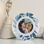 Cartes Pour Fêtes Annuelles Abondant | Photo Hanoukka ronde<br><div class="desc">Elégant carte photo Hanoukka de forme arrondie unique présente une photo préférée entourée d'un feuillage botanique bleu glacé et de minuscules baies blanches. Personnalisez-vous avec un message d'accueil personnalisé à l'Hanoukka (montré avec "vous souhaiter amour,  lumière et paix"),  et vos noms courbés autour de la photo.</div>