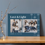 Cartes Pour Fêtes Annuelles Amour et lumière | Les flocons de neige modernes H<br><div class="desc">Un design moderne et festif pour vos salutations de vacances avec deux photos alignées côte à côte, sur un arrière - plan bleu hivernal tendance orné de guirlandes de flocs de neige le long du côté droit. "Amour & Lumière" apparaît en haut en lettres rétro, avec votre nom de famille...</div>
