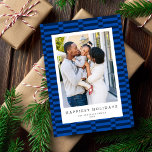 Cartes Pour Fêtes Annuelles Amusants À damiers Couleur personnalisable 1 Photo<br><div class="desc">Ce carte photo de vacances amusant et festif dispose d'une couleur personnalisable à damiers motif, une photo verticale, et une simple typographie. Le dos de la carte a le même motif à damiers (vous pouvez également ajouter une autre photo et/ou du texte supplémentaire au dos). **Pour customiser les couleurs du...</div>