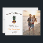Cartes Pour Fêtes Annuelles Ananas Joyeux Noël Beach Photo<br><div class="desc">Pineapple Joyeux Noël Plage Photo Carte de vacances Envoyer des voeux de vacances à des amis et à la famille, style plage, avec notre carte photo de vacances à l'ananas tropical. Le design présente votre photo verticale préférée à côté du salut de Noël Joyeux et une illustration d'ananas ornée de...</div>