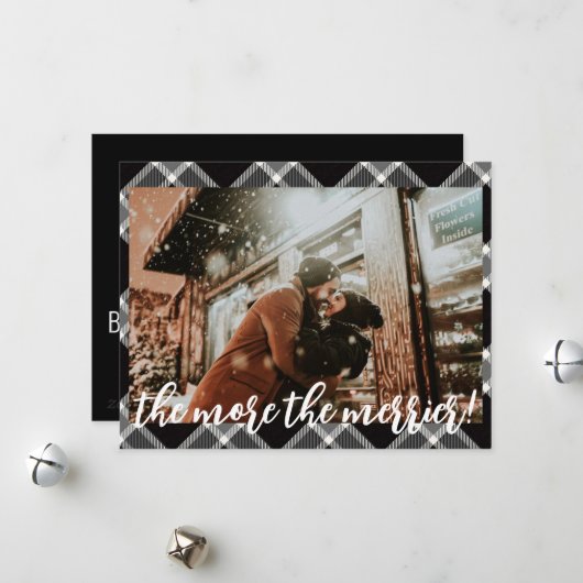 Cartes Pour Fêtes Annuelles Annonce de grossesse pour Noël en tartan noir (Devant/Arrière en situation)