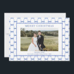Cartes Pour Fêtes Annuelles Aquarelle Bleu Bow traditionnel Vintage Noël<br><div class="desc">Aquarelle Blue Bow traditionnelle Vintage Noël Photo Carte de vacances. Cette belle carte photo de Noël présente des arcs bleu aquarelle et un cadre bleu pour une photo. Il est parfait si vous cherchez une carte photo classique, sud, petit-millénaire de Noël. M'envoyer un message pour tout ajustement de besoin ou...</div>