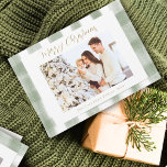 Cartes Pour Fêtes Annuelles Aquarelle En vichy verte<br><div class="desc">Aquarelle verte En vichy plaid Photo Noël - Elégante photo de famille personnalisée illustrée aquarelle design. Personnalisez avec votre photo de famille,  votre nom et votre année.</div>