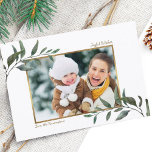 Cartes Pour Fêtes Annuelles Aquarelle Hiver Végétation de Noël Photo<br><div class="desc">Aquarelle hiver verdure Noël Carte photo de vacances avec des branches élégantes et un faux cadre en feuille d'or autour de votre propre photo. Facile de customiser le texte pour en faire un design vraiment personnalisé.</div>