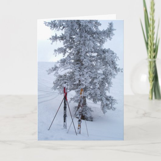 Cartes Pour Fêtes Annuelles Arbre couvert de neige et ski (Devant)