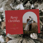 Cartes Pour Fêtes Annuelles Arc rouge minimaliste Joyeux Noël Photo<br><div class="desc">Carte photo de Noël minime et propre avec cadre en arc rouge avec un texte typographique qui dit "joyeux noël" avec une simple illustration de baies rouges.</div>