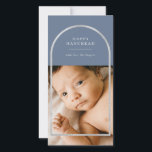 Cartes Pour Fêtes Annuelles Arche argentée Hanoukka Photo Blue<br><div class="desc">Elégant cadre faux argenté,  carte photo de Joyeux Fêtes de Hanoukka. Fonctionnalités,  photo unique à l'avant et deux espaces modèles photo à l'arrière de la carte avec arrière - plans de couleur bleue.</div>