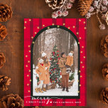 Cartes Pour Fêtes Annuelles Arche moderne & Script Red Plaid Photo de Noël<br><div class="desc">Notre carte postale moderne est un moyen chic et contemporain d'envoyer vos voeux de vacances. Cette carte présente votre photo personnalisée au centre, encadrée par une arche moderne dans un motif plaid rouge festif. La forme en arc apporte une touche de sophistication, tandis que le plaid rouge évoque une atmosphère...</div>