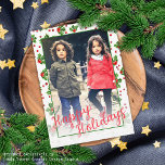 Cartes Pour Fêtes Annuelles Baies rouges Holly Green sur mesure<br><div class="desc">Fête de Noël classique contemporaine Fêtes de Noël Holly baies et motif feuille sur un arrière - plan blanc croustillant. Avec la possibilité de customiser ou de personnaliser avec une photo et (limité) le texte de votre choix. Ce motif est disponible sur les étiquettes d'adresse de retour, le papier d'emballage...</div>